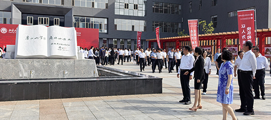 校训景观553.jpg